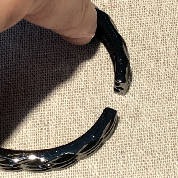 BLACK RHODIUM PLATING HINGED BANGLE BRACELET - Picture 7 of 11